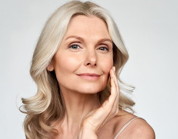 Λαμπερό δέρμα μετά τα 50 - 7 συνήθειες 8 skincare 4